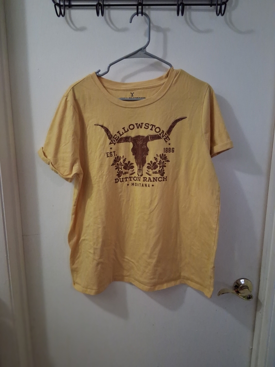 Yellowstone Tops - Yellowstone - Dutton Ranch - Montana -T shirt- Paramount Size 0
